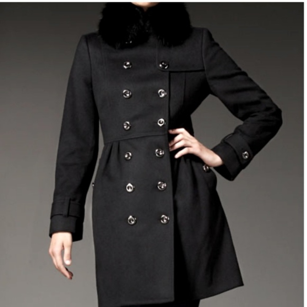 BURBERRY LONDON CASHMERE / WOOL COATBRIDGE WITH FUR COLLAR.